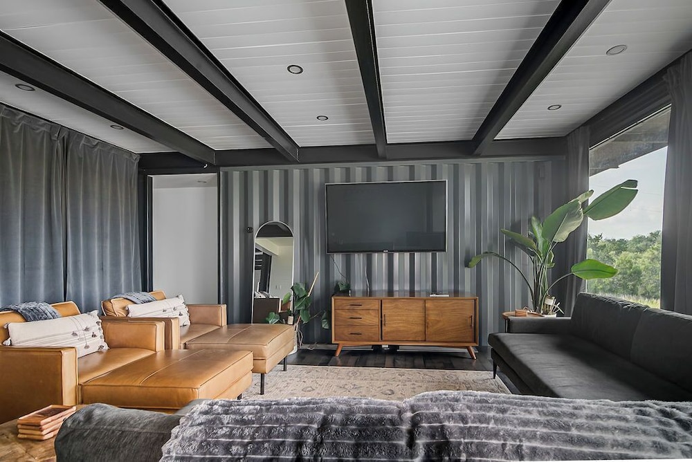 Luxury Hill Country Container Home - Near Alamo Springs Cafe