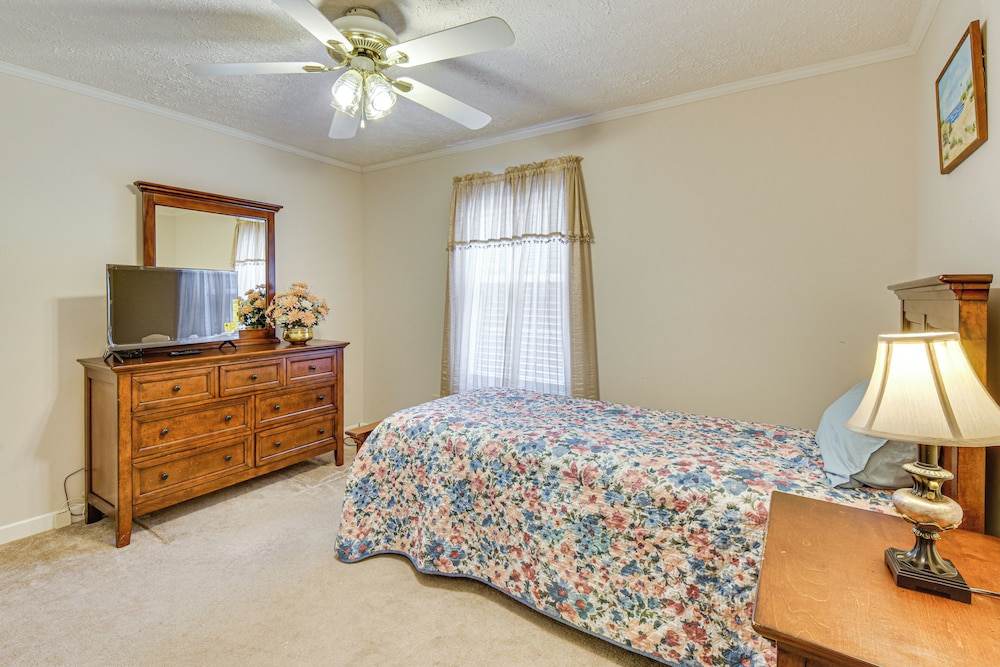 2 Mi to Dtwn: Retreat on 3 Acres in Pelzer!