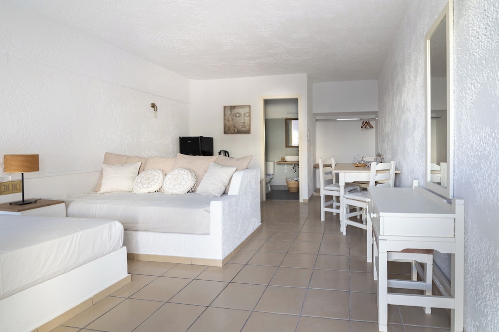 Hesperia Apartments