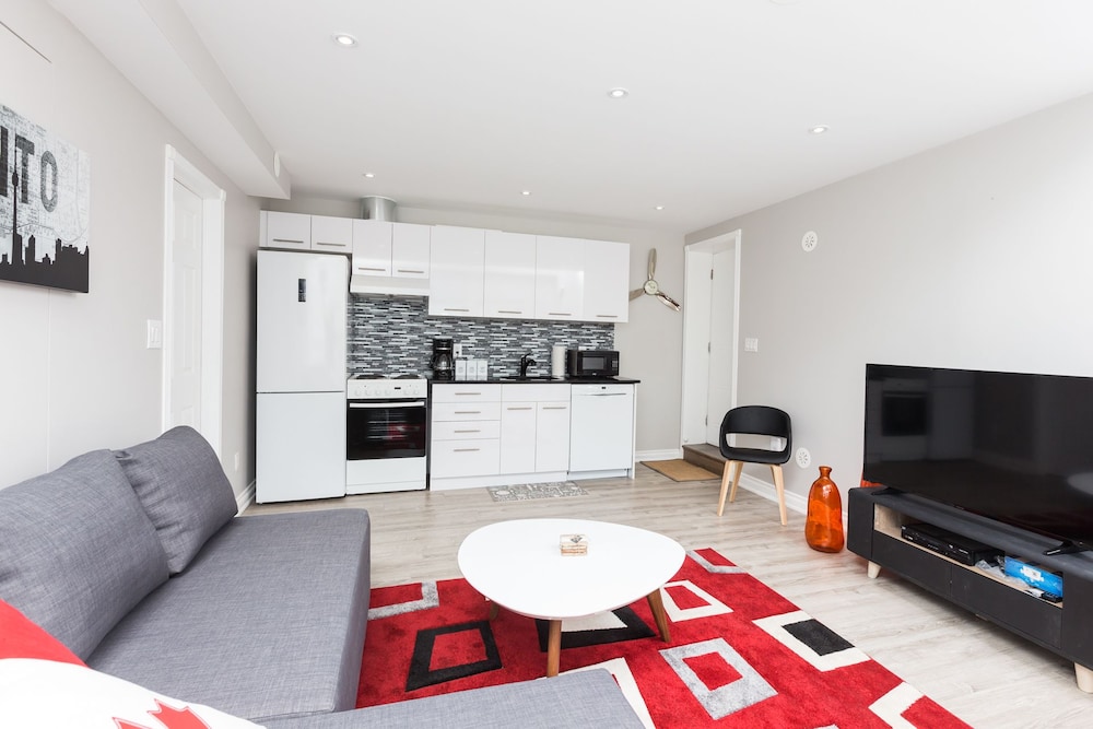 Applewood Suites - Annex Coachhouse Loft-1