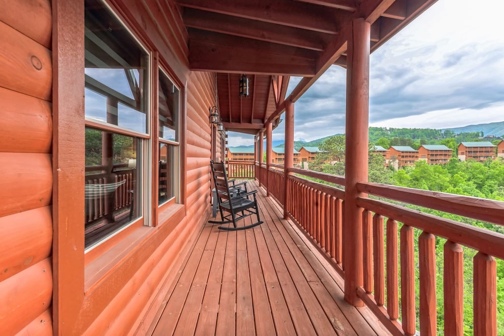 Laurel Point Indoor Pool Screening Game Room Located in Smoky Mtn Ridge