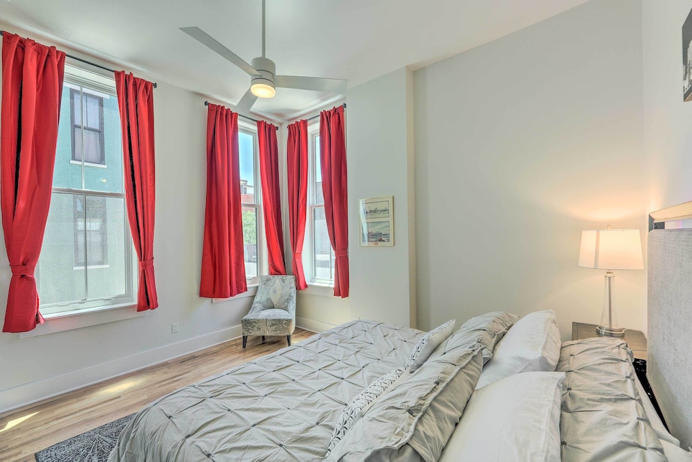 Contemporary Cincinnati Condo - Pets Allowed! view 4