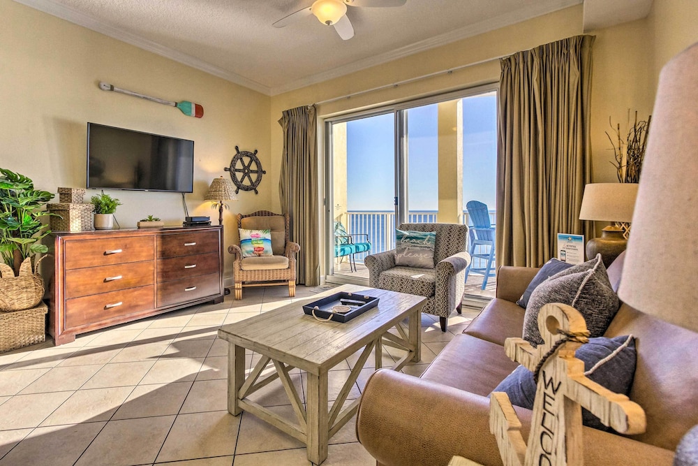 Beachfront Condo w/ Resort Amenities & Ocean Views
