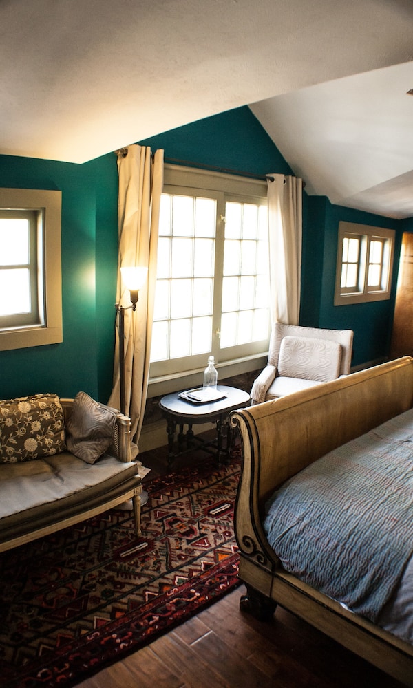 Judson Heath Colonial Inn