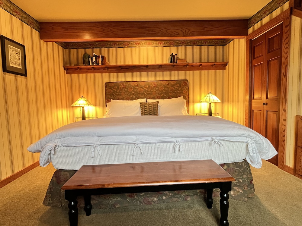Ashland Vacations - Country Willows Inn and Estate - Property Image 24