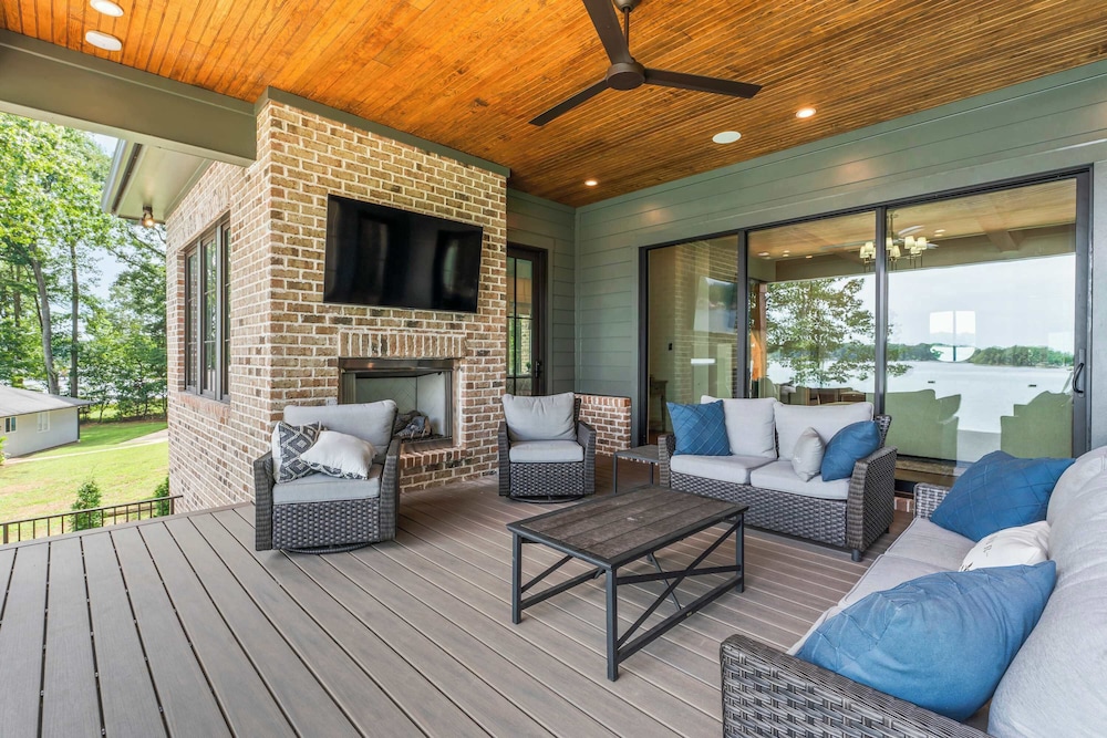The Retreat at Sunrise Cove