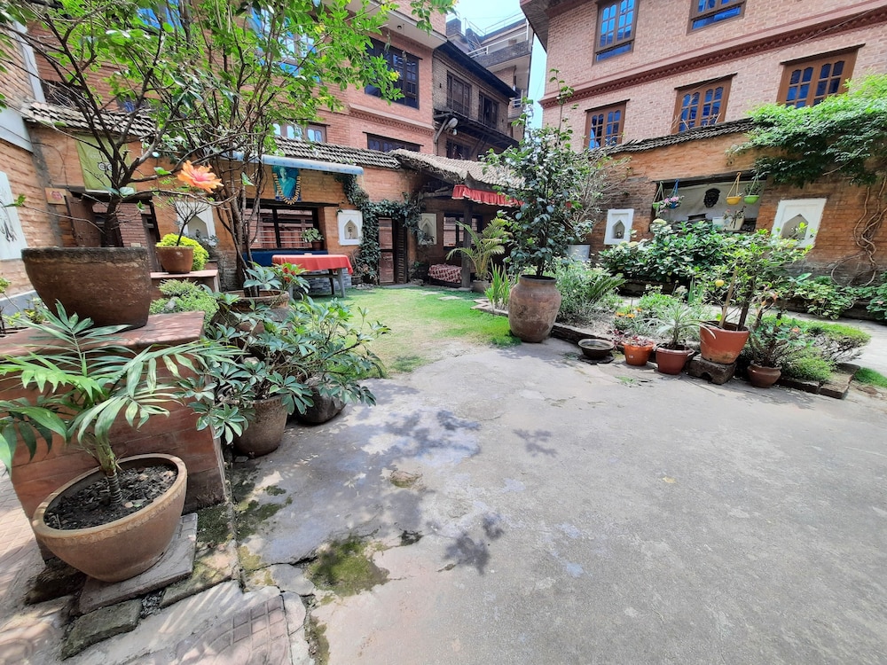 Pradhan House Homestay with Garden