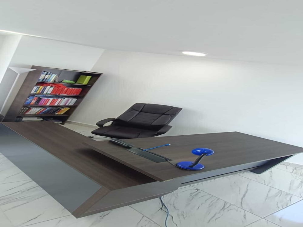 Oceanfront Designer Apartment PH The Sands, Next to Hilton