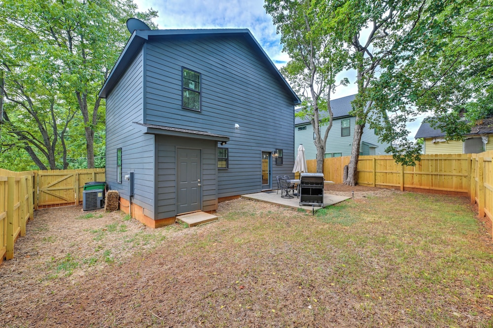 2 Mi to Uptown Charlotte: Family Home w/ Game Room