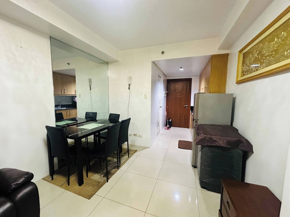 Dainty Pasay City Apartment for Rent - Entire House Front of Mall of Asia