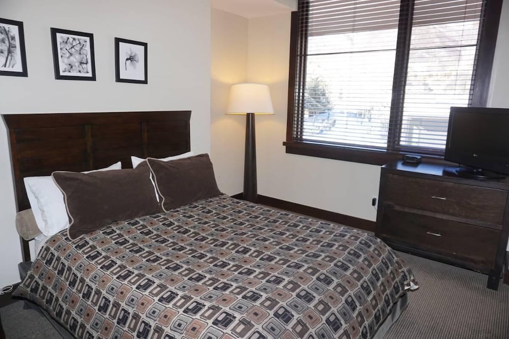 120 Carriage Way 2205 view 2