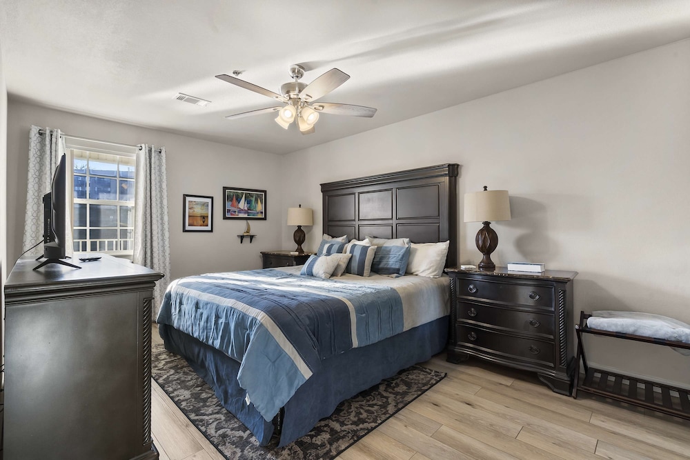Calm Waters Condo Sleeps 4