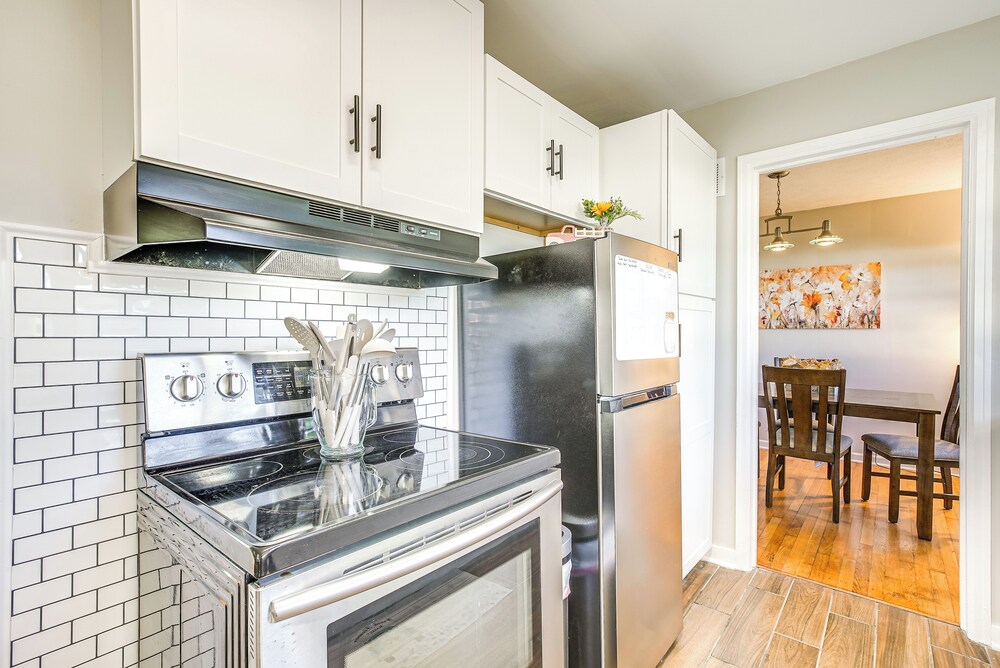 16 Mi to Buckeye Lake: Family-friendly Newark Home