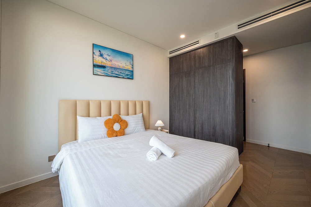 The Lumiere Luxury Citypoint ANGIA