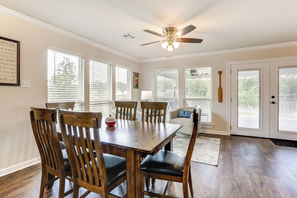Riverfront Family Retreat w/ Yard in Saint Amant