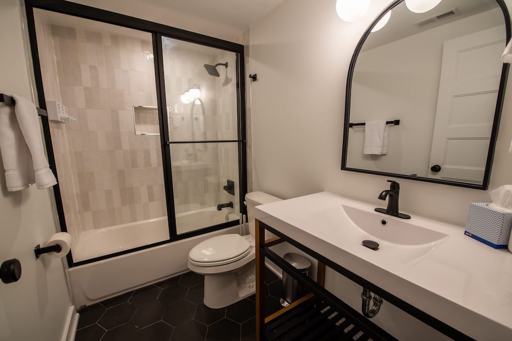 Sosuite 1BR Apt w Patio W D Sofabed