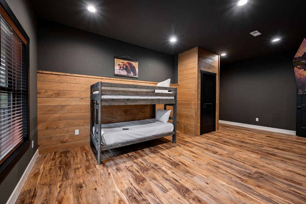 Game Room-hot Tub-10 Mins to Downtown Gatlinburg