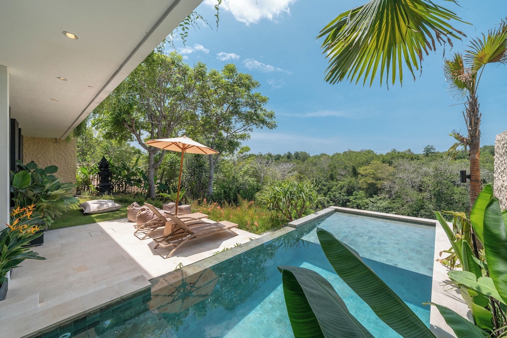 The Luminous Villa Uluwatu