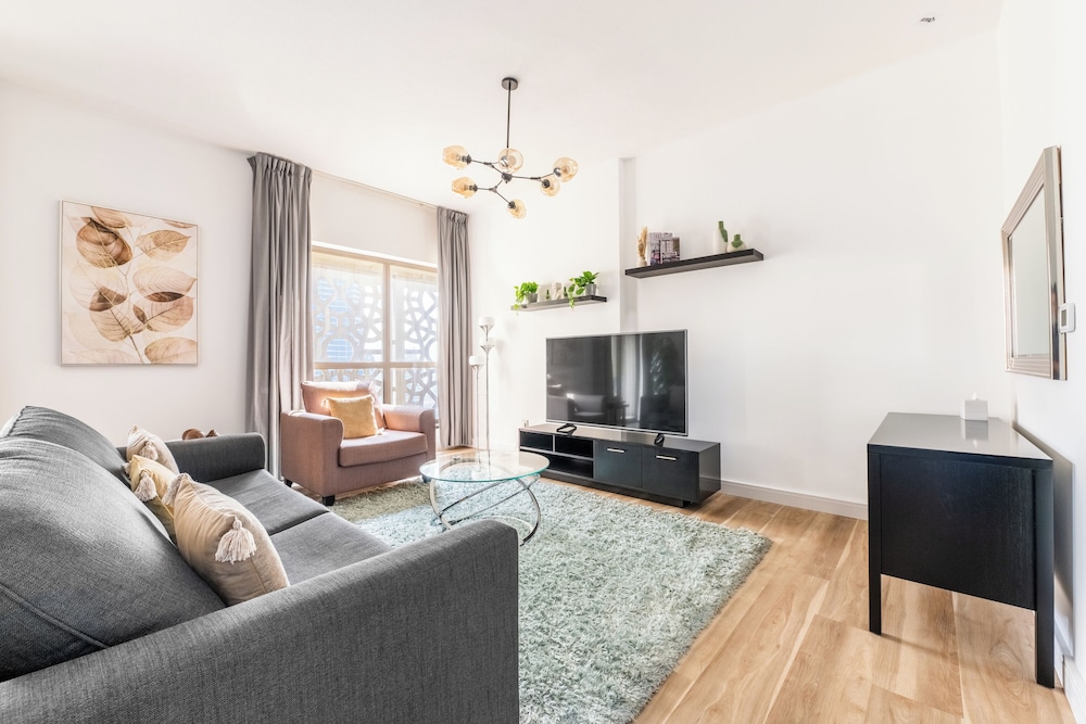 Luxe Marina View Retreat - 2BDRM