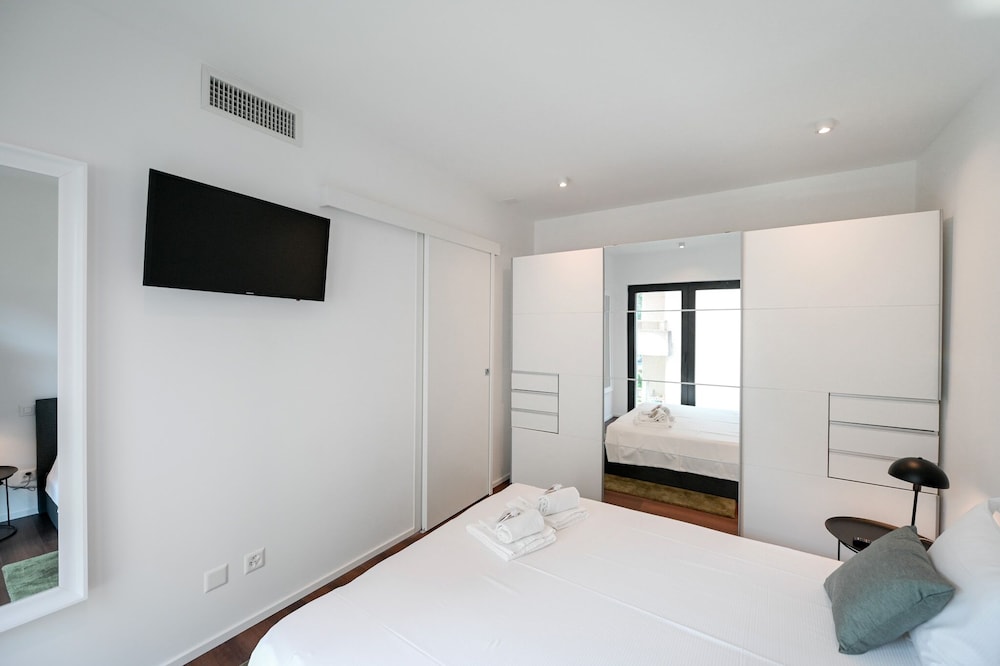Lugano Suite Modern Concept 5