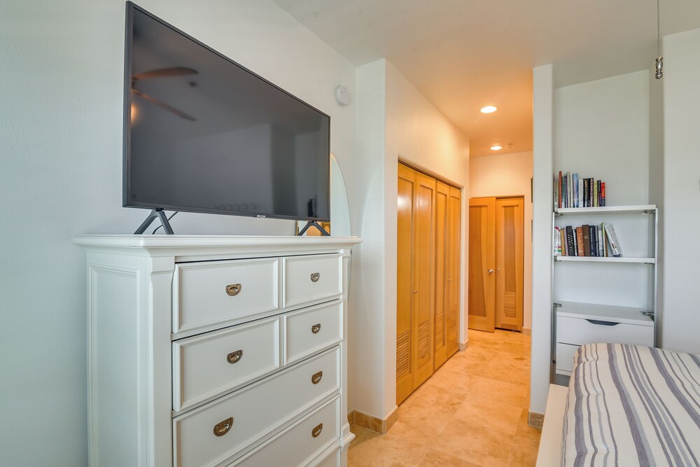 Walk to Galveston Beach: Family Condo w/ Pool