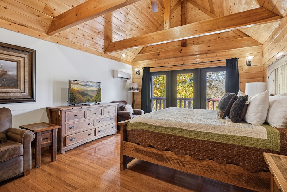 Pine Cone Cabin 4 Bedroom Cabin