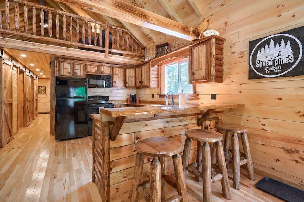Seven Pines Cabin - Secluded in Hocking Hills
