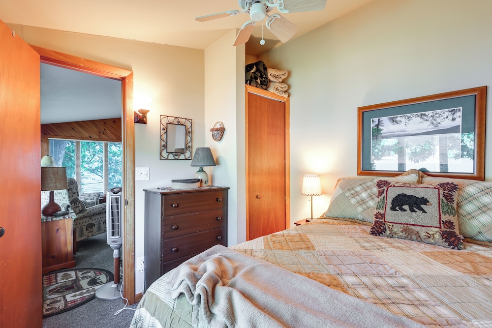 Waterfront Cottage on Lake George w/ 2 Docks!