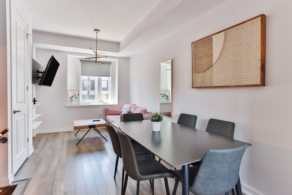 Central 3BDR Townhouse in Downsview Park - Image 1