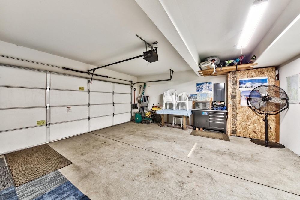 Kamp Koyukon 1939k 3 Bedroom Home by RedAwning