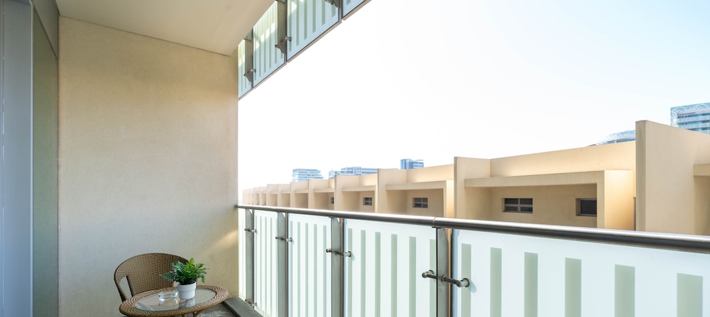 Bloomfields Stylish 1BR in Al Raha Beach