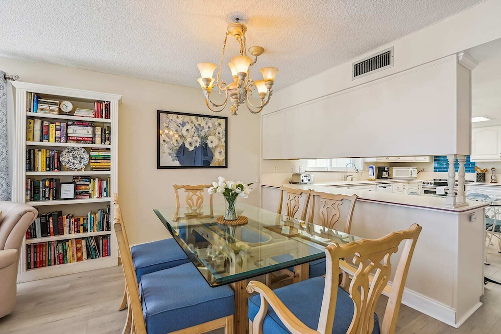 Oceanfront 3BR Condo: Gated, Breathtaking View