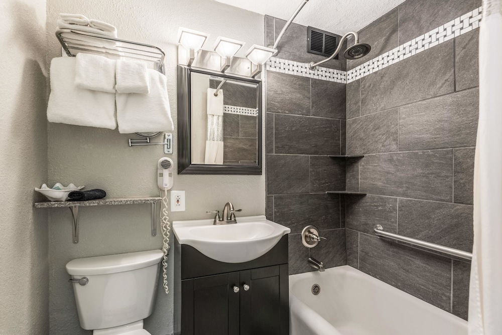 Sedalia Vacations - Hotel Bothwell Sedalia Central District, Ascend Hotel Collection - Property Image 9