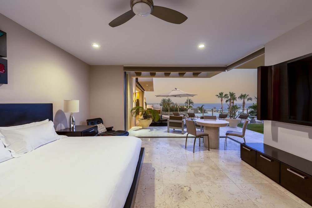 6 BR Huge Villa Steps To Beach Plus A Pool House