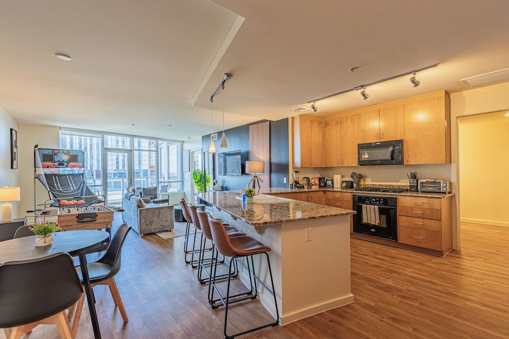 ROVE LIVING/KL - 44 Monroe