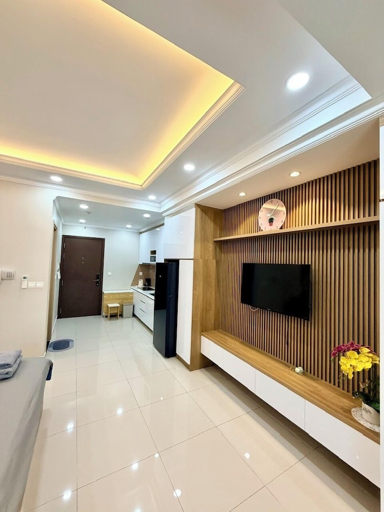 Sunrise High Floor Pool Ben Thanh Gym