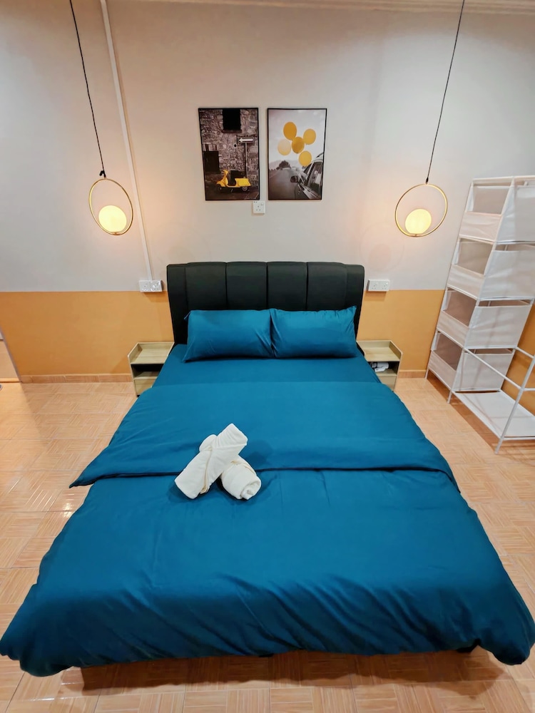 Comfy Tok Sira Home Kuantan 5 BR