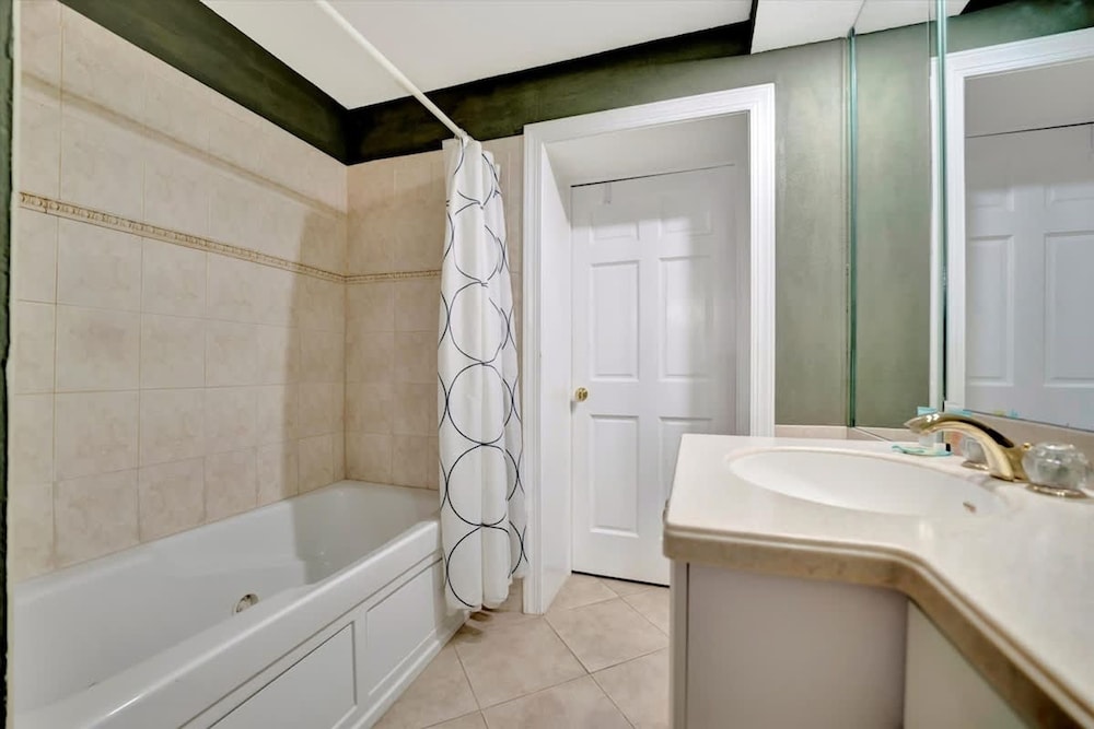 Stones Throw Beachfront Family Suite 3 Views