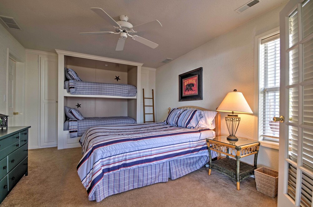 Luxe Lakeside Regatta Bay Getaway w/ Pool Access!