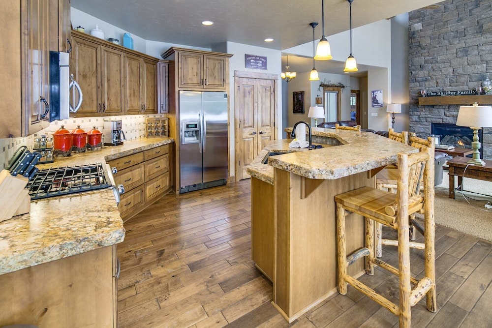 56540 Sunstone Loop 4 Bedroom Home