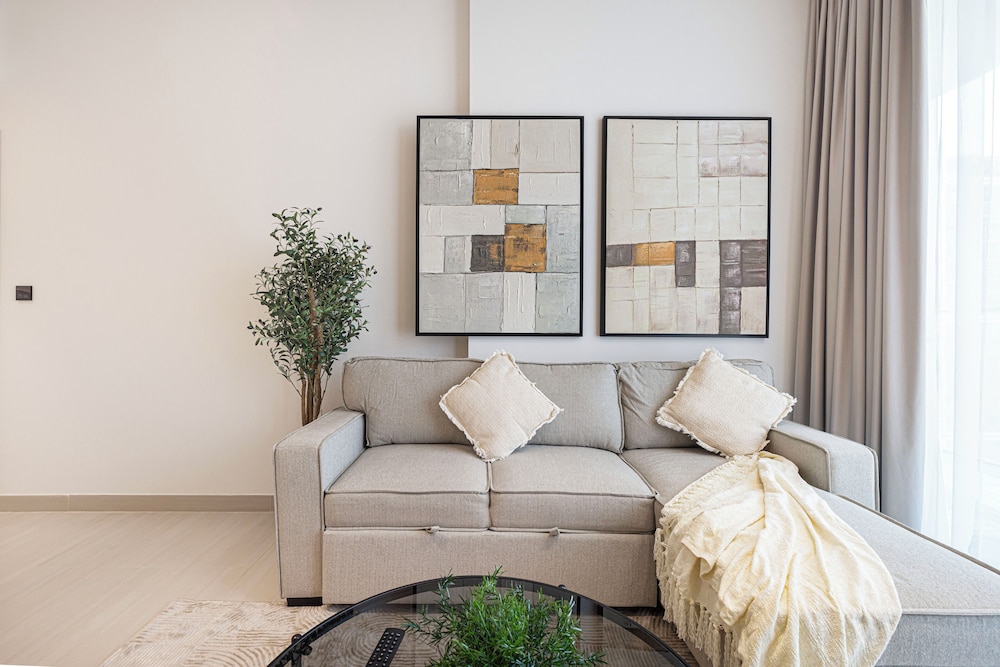 Binghatti Suites by Hostiva - City View