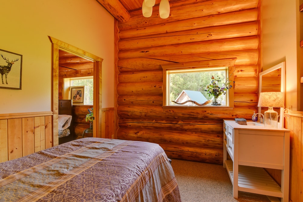 Legacy Mountain Lodge on 40-acre Ranch w/ Views! view 5