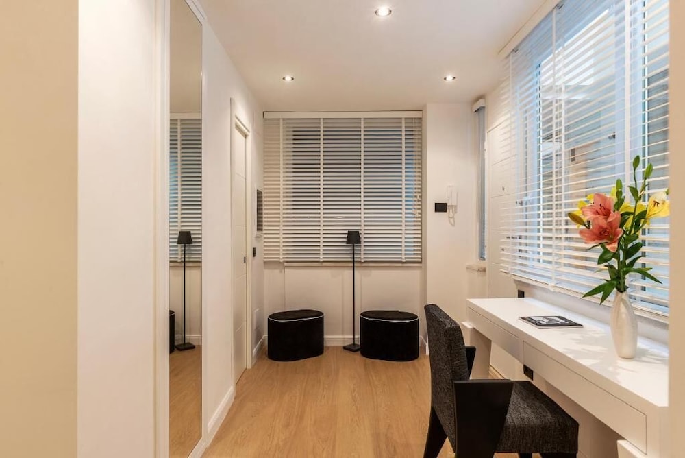 JOIVY Elegant Suites Near Villa Borghese