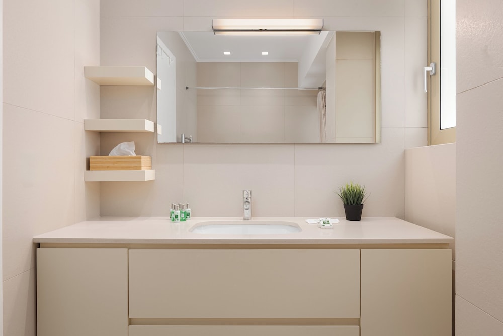 Vouliagmeni Serenity Residence