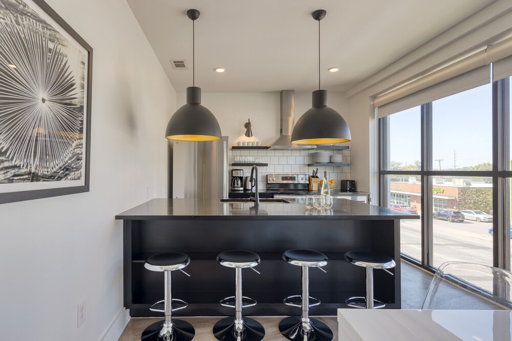 The Carter 201 by Avantstay 4BR Balcony