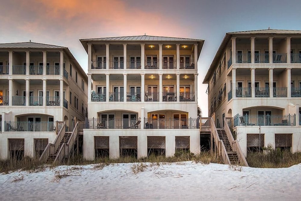 Bella Vizio 5 Bedroom Holiday Home by Five Star Properties