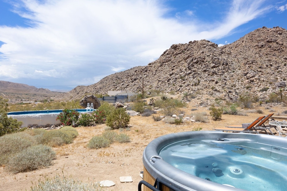 House Of Intellect - Hot Tub, Pool Fire Pit And Views! 1 Bedroom Home by Redawning view 5