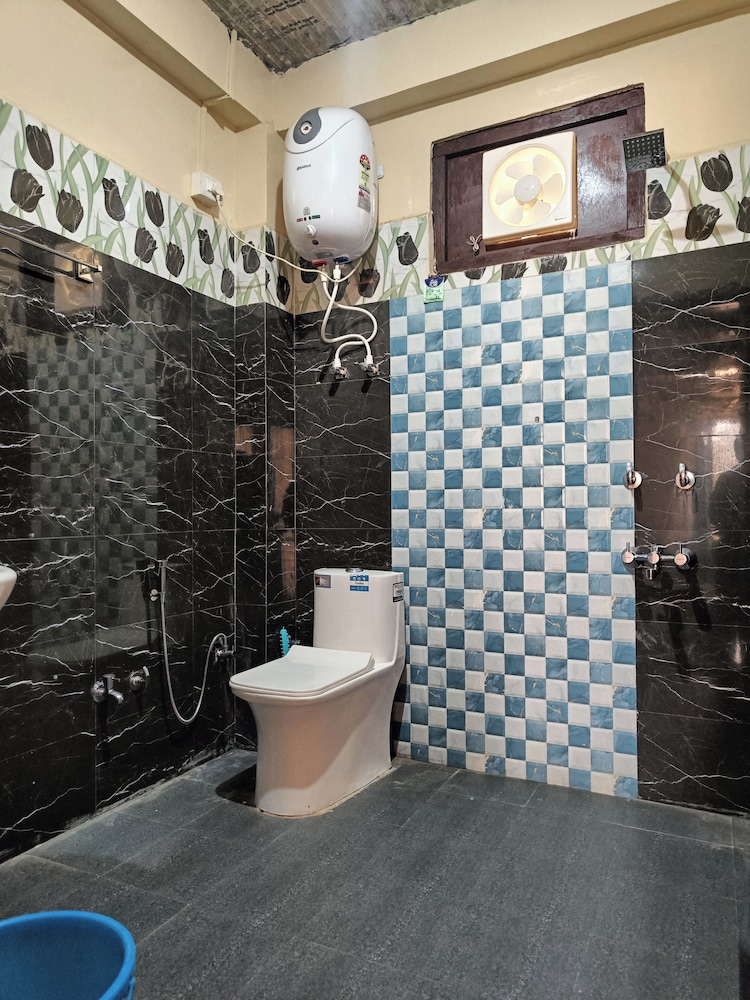 Majestic Mountain Bhaiji Guest House view 3