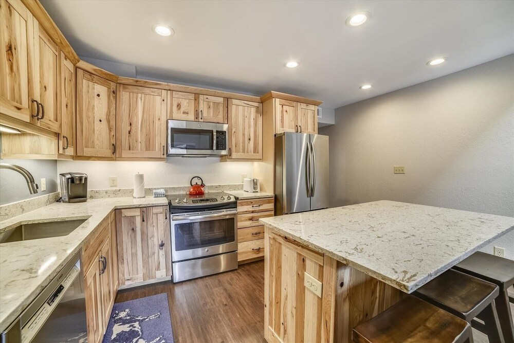 Mountainside 316g 2 Bedroom Condo by RedAwning