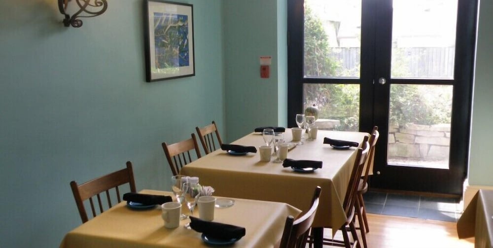 Frontenac Club Inn